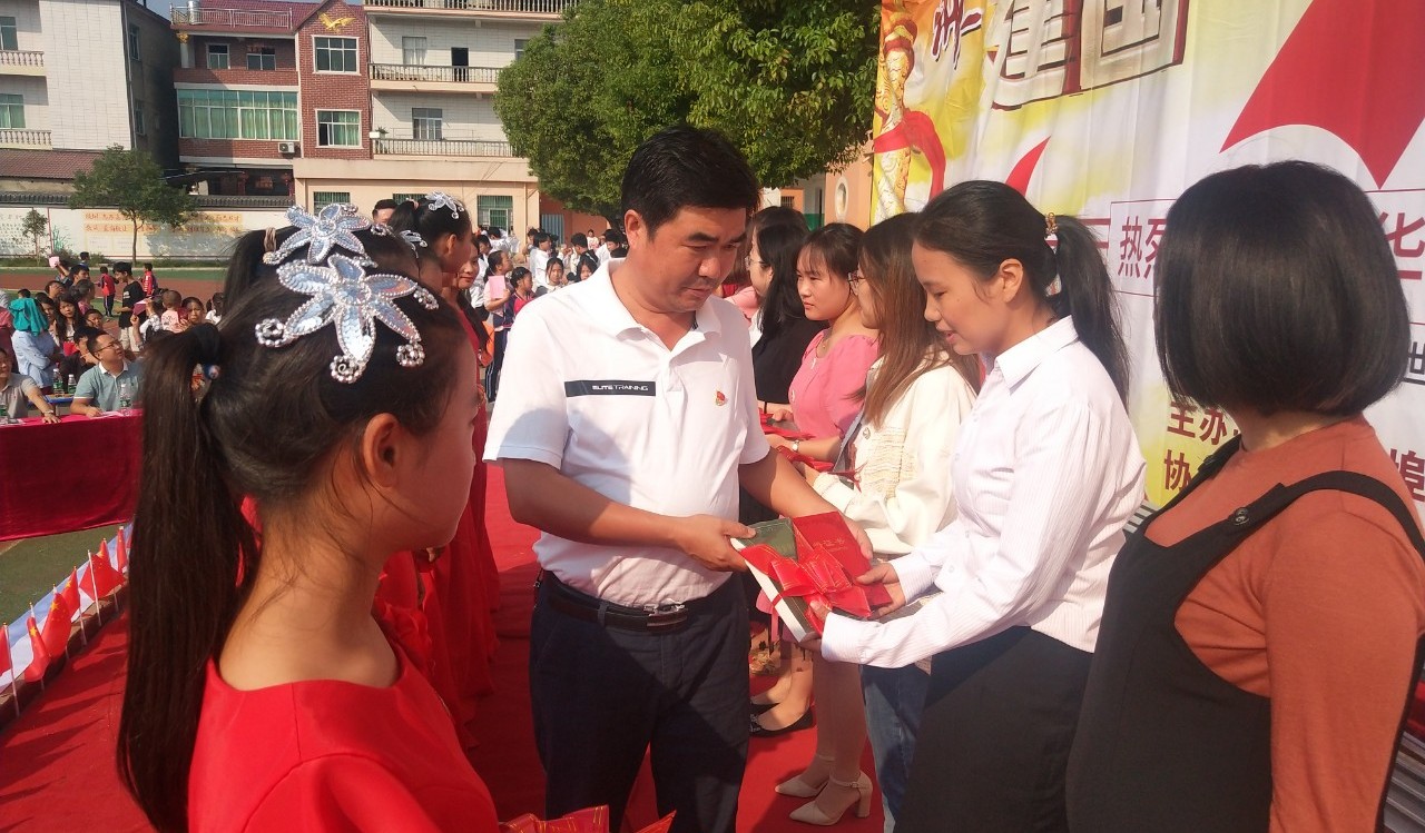 喜迎母亲华诞---中共鄱阳县饶埠镇教育总支,饶埠中心学校开展"赞歌